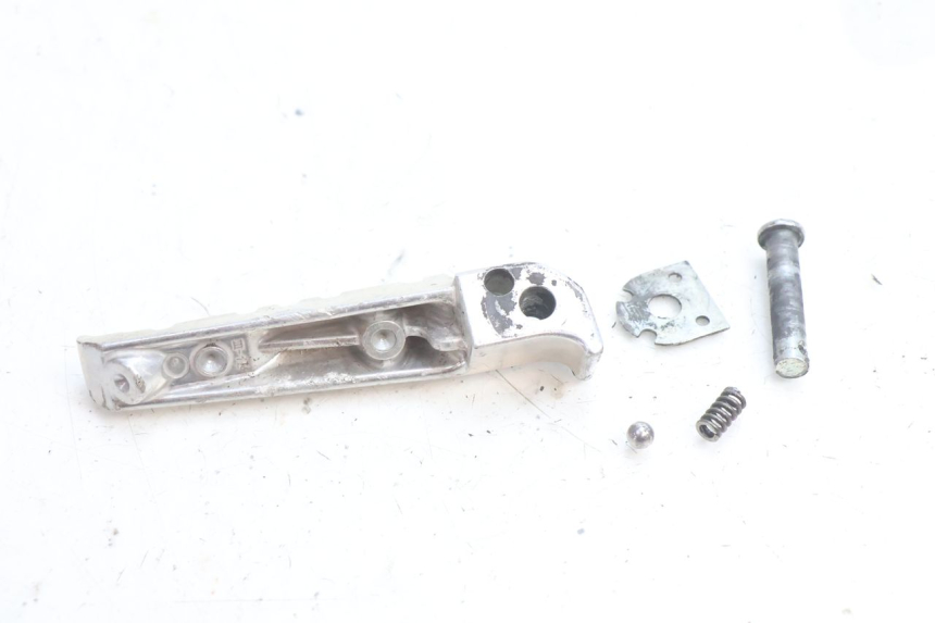 photo de PEDANA POSTERIORE SINISTRA YAMAHA FZ8 800 (2010 - 2016) - Primo piano tecnico