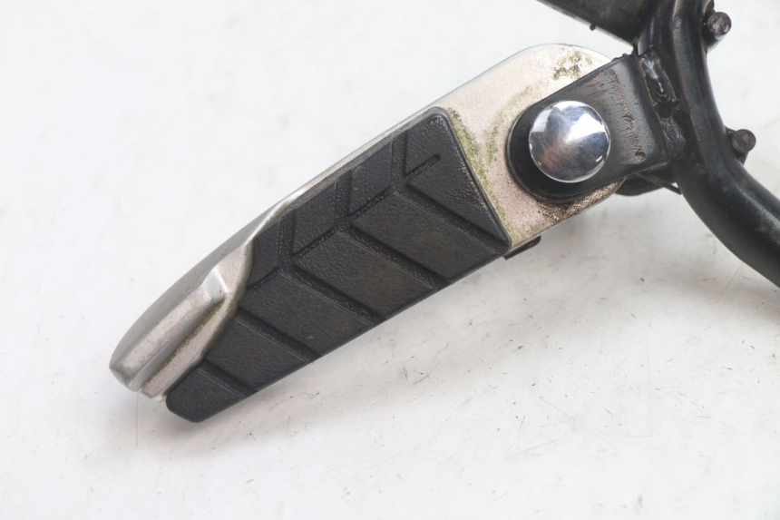 photo de Pedana posteriore sinistra SYM GTS EVO 125 (2009 - 2013) - Dettaglio del componente