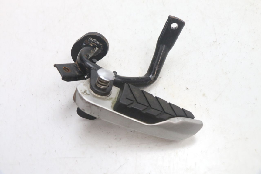 photo de Pedana posteriore sinistra SYM GTS EVO 125 (2009 - 2013) - Altra angolazione