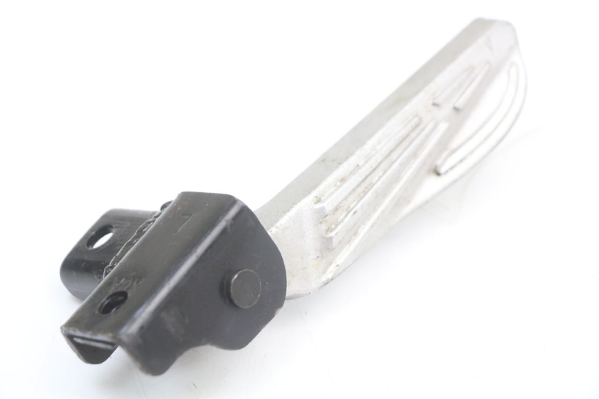 photo de PIANTAFERRO POSTERIORE SINISTRO SYM JET 14 4T 50 (2018 - 2022) - Dettaglio del componente