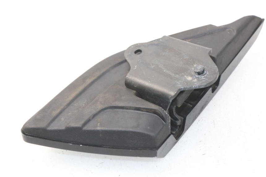 photo de PEDANA POSTERIORE SINISTRA PEUGEOT METROPOLIS 400 (2017 - 2020) - Primo piano tecnico