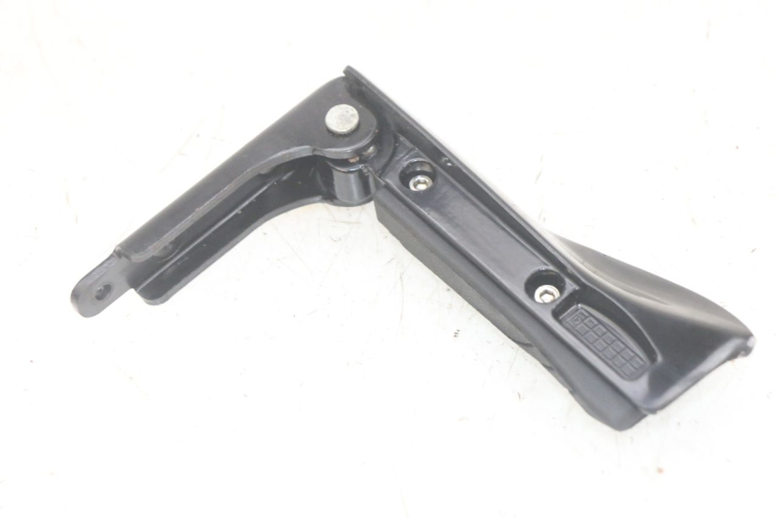 photo de PEDANA POSTERIORE SINISTRA PIAGGIO MP3 HPE 300 (2019 - 2026) - Dettaglio del componente