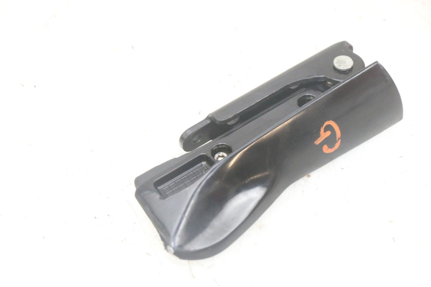 photo de PEDANA POSTERIORE SINISTRA PIAGGIO MP3 HPE 300 (2019 - 2026) - Altra angolazione