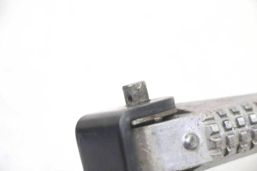 photo de PEDANA POSTERIORE SINISTRA PIAGGIO NRG POWER PUREJET 50 (2018 - 2021) - Dettagli dei punti di fissaggio