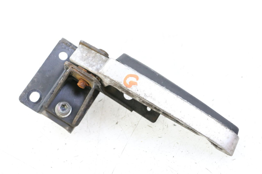 photo de Pedana posteriore sinistra PEUGEOT SATELIS 125 (2013 - 2018) - Dettaglio del componente