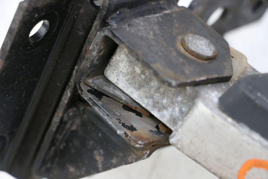 photo de Pedana posteriore sinistra PEUGEOT SATELIS 125 (2013 - 2018) - Altra angolazione