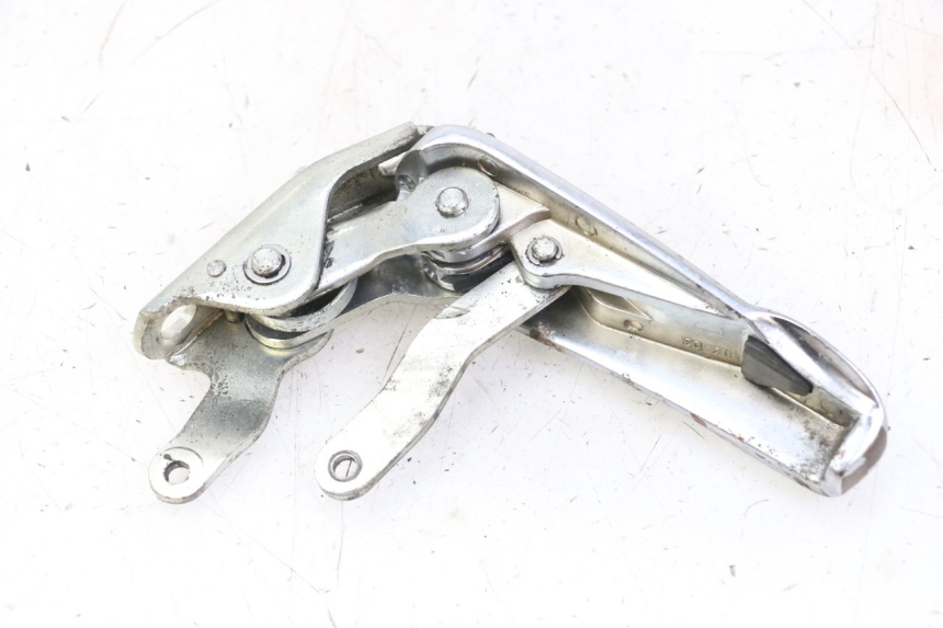 photo de PEDANA POSTERIORE SINISTRA PIAGGIO VESPA GRANTURISMO 200 (2004 - 2005) - Altra angolazione