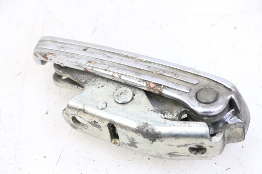 photo de PEDANA POSTERIORE SINISTRA PIAGGIO VESPA GRANTURISMO 200 (2004 - 2005) - Dettagli dei punti di fissaggio