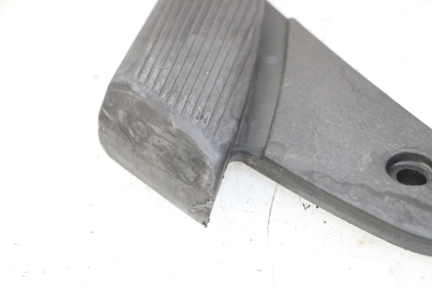 photo de PEDANA POSTERIORE SINISTRA PIAGGIO VESPA LX 150 (2005 - 2013) - Primo piano tecnico