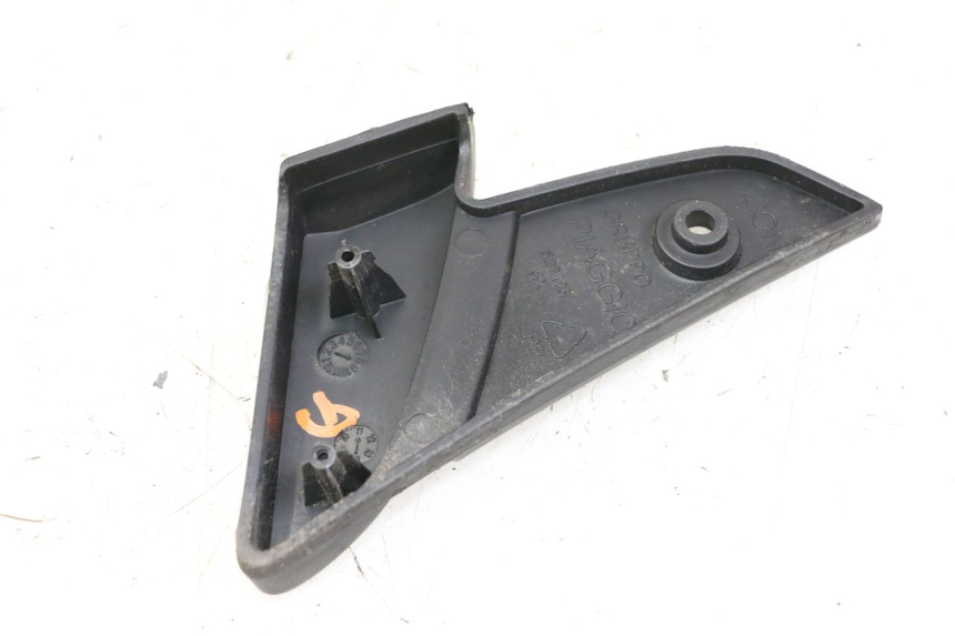photo de PEDANA POSTERIORE SINISTRA PIAGGIO VESPA LX IE 125 (2010 - 2012) - Zoom sullo stato d'uso