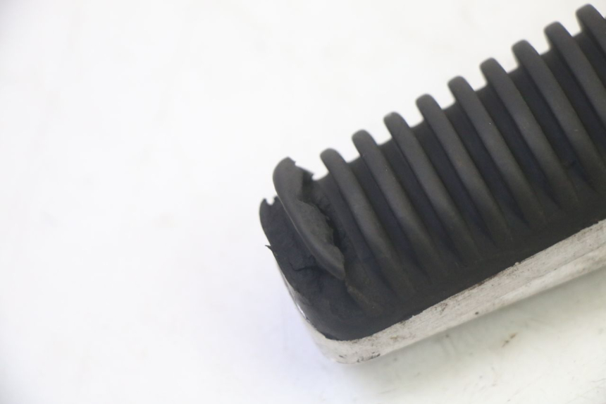 photo de PEDANA POSTERIORE SINISTRA YAMAHA X-MAX XMAX 250 (2006 - 2009) - Zoom sullo stato d'uso