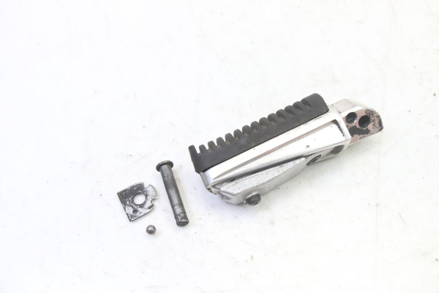 photo de PEDANA POSTERIORE SINISTRA YAMAHA XJ6 ABS 600 (2008 - 2016) - Primo piano tecnico