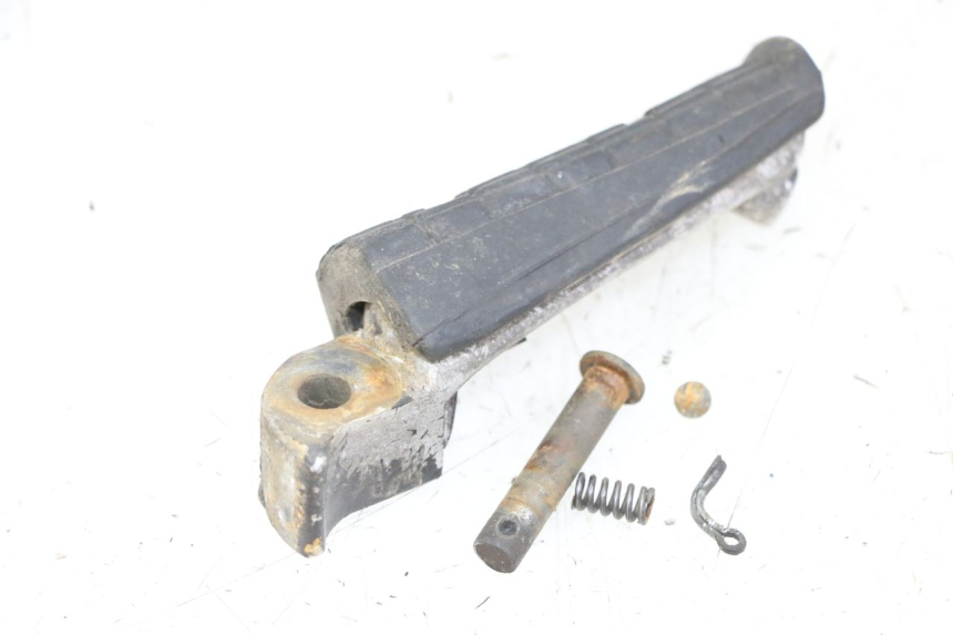 photo de PEDANA POSTERIORE SINISTRA YAMAHA XJN DIVERSION 600 (2000 - 2003) - Primo piano tecnico