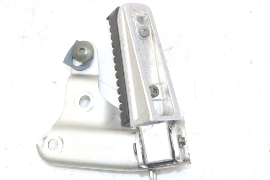 photo de PEDANA POSTERIORE SINISTRA YAMAHA XP T-MAX TMAX 500 (2004 - 2007) - Zoom sullo stato d'uso