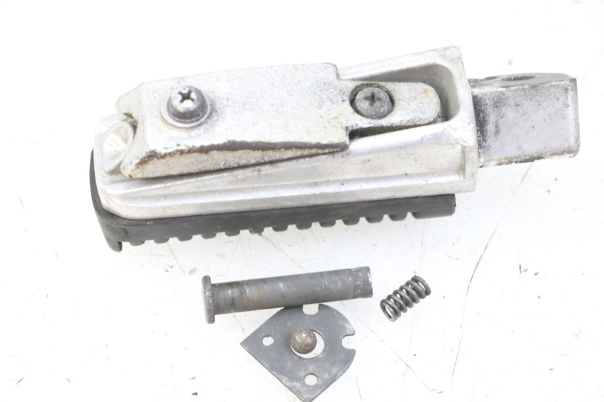 photo de PEDANA POSTERIORE SINISTRA YAMAHA XJ6 600 (2008 - 2016) - Dettaglio del componente