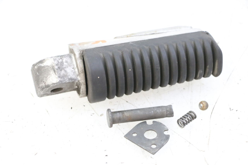 photo de PEDANA POSTERIORE SINISTRA YAMAHA XJ6 600 (2008 - 2016) - Primo piano tecnico