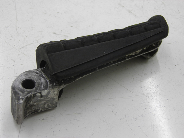 photo de Pedana posteriore sinistra YAMAHA XJS DIVERSION 600 (1997 - 1999) - Zoom sullo stato d'uso