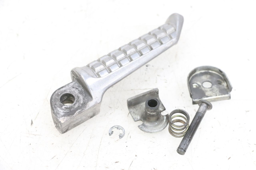 photo de PEDANA POSTERIORE SINISTRA KAWASAKI ZR 7 750 (1999 - 2004) - Zoom sullo stato d'uso