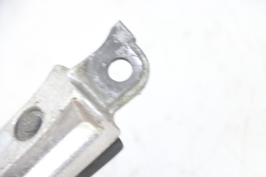 photo de PEDANA ANTERIORE DESTRA HONDA CBF 500 (2004 - 2007) - Zoom sullo stato d'uso