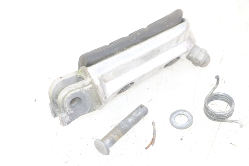 photo de PEDANA ANTERIORE DESTRA HONDA CBF 500 (2004 - 2007) - Vista d'insieme del prodotto