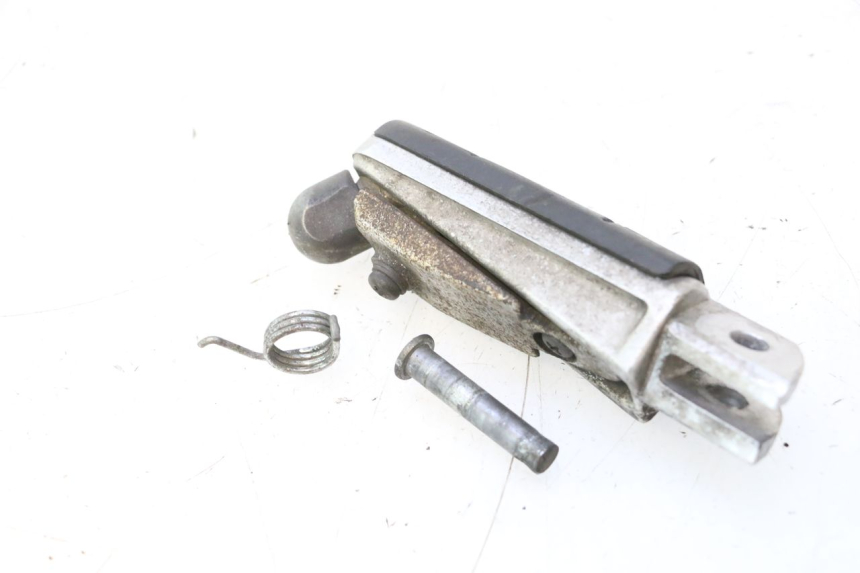 photo de PEDANA ANTERIORE DESTRA YAMAHA FJR 1300 (2001 - 2005) - Zoom sullo stato d'uso