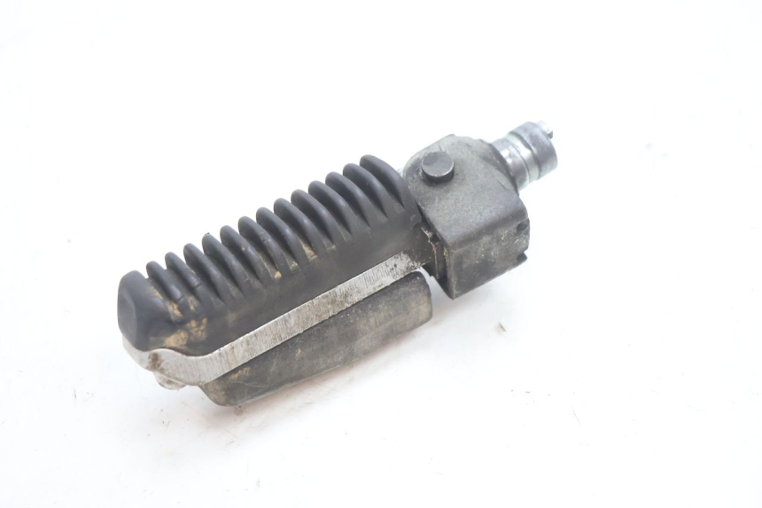 photo de PEDANA ANTERIORE DESTRA SUZUKI GSF N BANDIT 1200 (2001 - 2005) - Primo piano tecnico