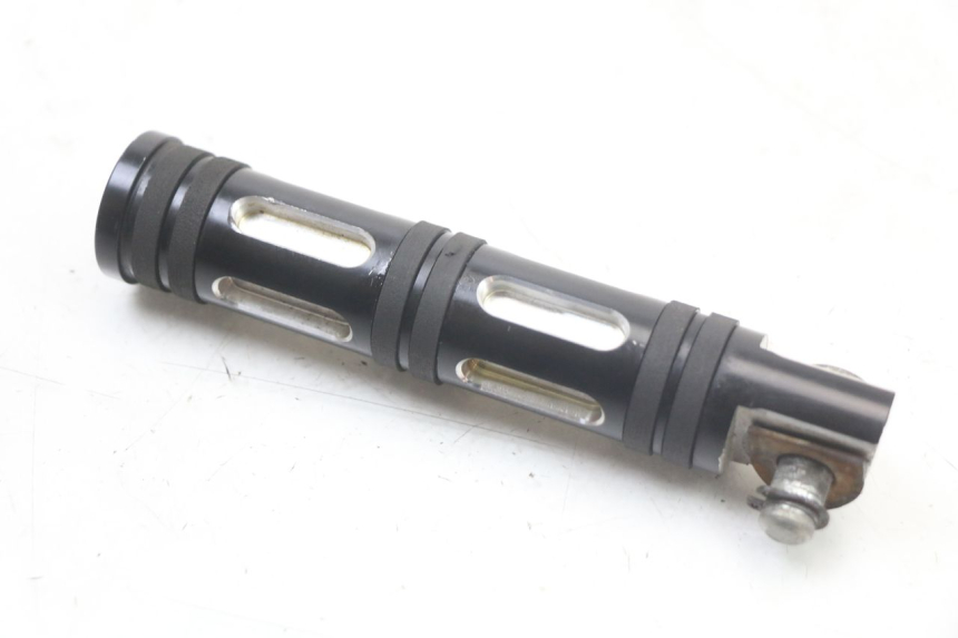 photo de PEDANA ANTERIORE DESTRA HARLEY DAVIDSON SPORTSTER XL CUSTOM 883 (1999 - 2006) - Altra angolazione