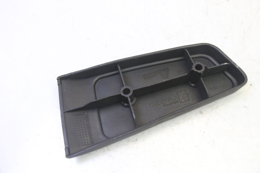 photo de PEDANA ANTERIORE DESTRA PIAGGIO MP3 RL 250 (2006 - 2010) - Altra angolazione