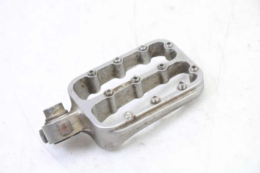 photo de PEDANA ANTERIORE DESTRA KTM SUPERENDURO R 950 (2005 - 2009) - Zoom sullo stato d'uso