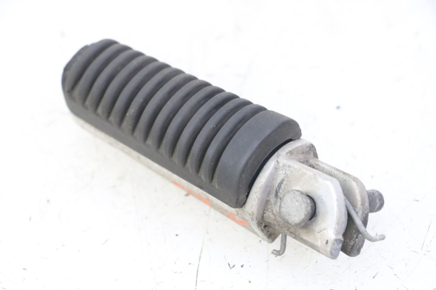 photo de PEDANA ANTERIORE DESTRA YAMAHA XJ6 ABS 600 (2008 - 2016) - Dettagli dei punti di fissaggio