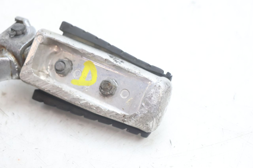 photo de PEDANA ANTERIORE DESTRA YAMAHA XV VIRAGO 535 (1988 - 2004) - Dettagli dei punti di fissaggio