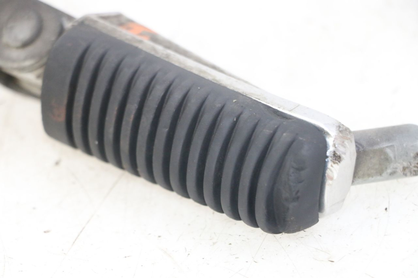 photo de CALE PIED ANTERIORE DESTRO YAMAHA FZS FAZER 600 (2001 - 2003) - Zoom sullo stato d'uso
