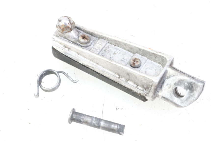 photo de PEDANA ANTERIORE DESTRA YAMAHA XJ6 600 (2008 - 2016) - Primo piano tecnico