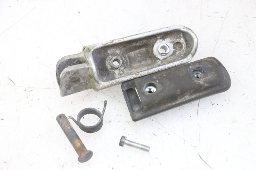 photo de PEDANA ANTERIORE SINISTRA HONDA CBF 500 (2004 - 2007) - Dettaglio del componente