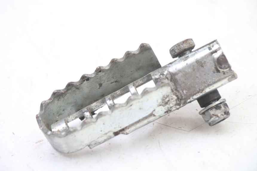 photo de PEDANA ANTERIORE SINISTRA DERBI SENDA R X-TREME 50 (2006 - 2010) - Dettaglio del componente