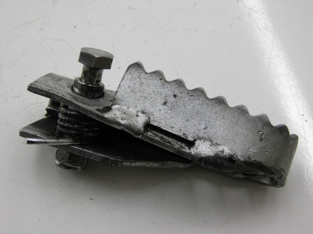 photo de Pedale del freno anteriore sinistro DERBI SENDA SM DRD 50 (2008 - 2013) - Zoom sullo stato d'uso