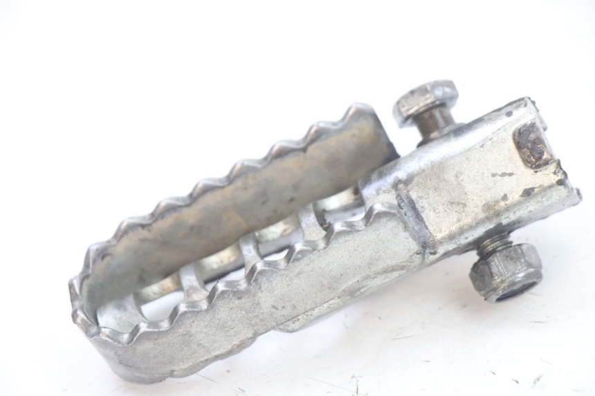 photo de PEDANA ANTERIORE SINISTRA DERBI SENDA SM DRD X-TREME 50 (2011 - 2017) - Dettaglio del componente