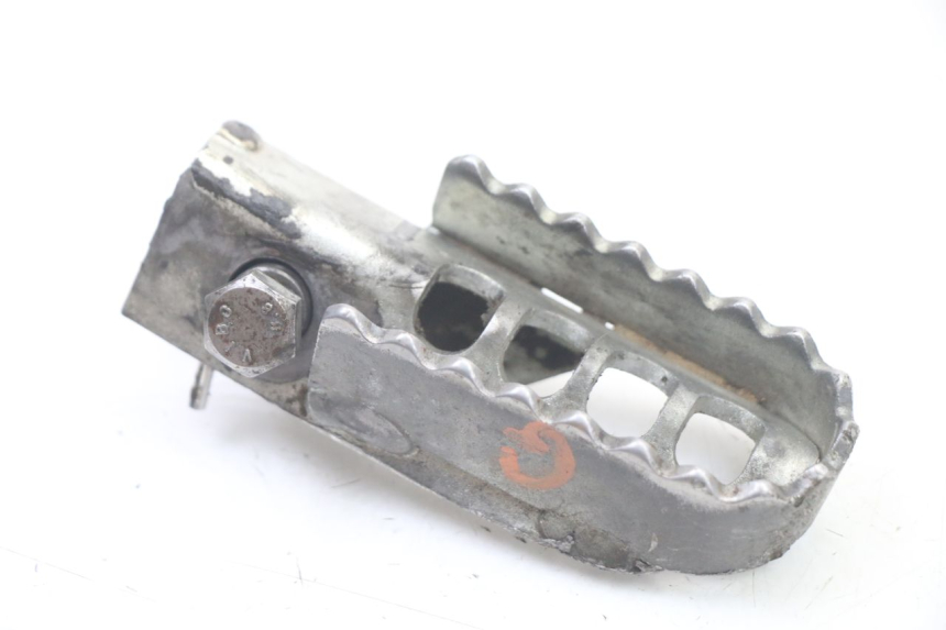 photo de PEDANA ANTERIORE SINISTRA DERBI SENDA SM DRD X-TREME 50 (2011 - 2017) - Zoom sullo stato d'uso