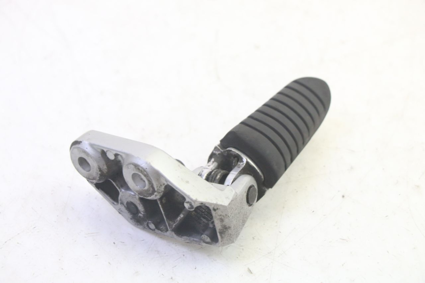 photo de PEDANA ANTERIORE SINISTRA SUZUKI DL V STROM 1000 (2002 - 2007) - Primo piano tecnico