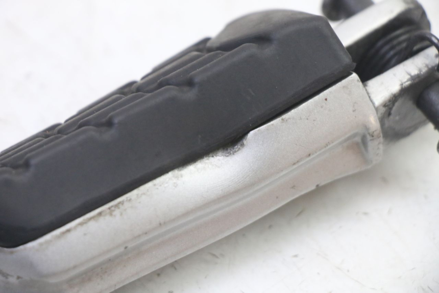 photo de PEDANA ANTERIORE SINISTRA BMW G310 R 310 (2016 - 2020) - Dettaglio del componente