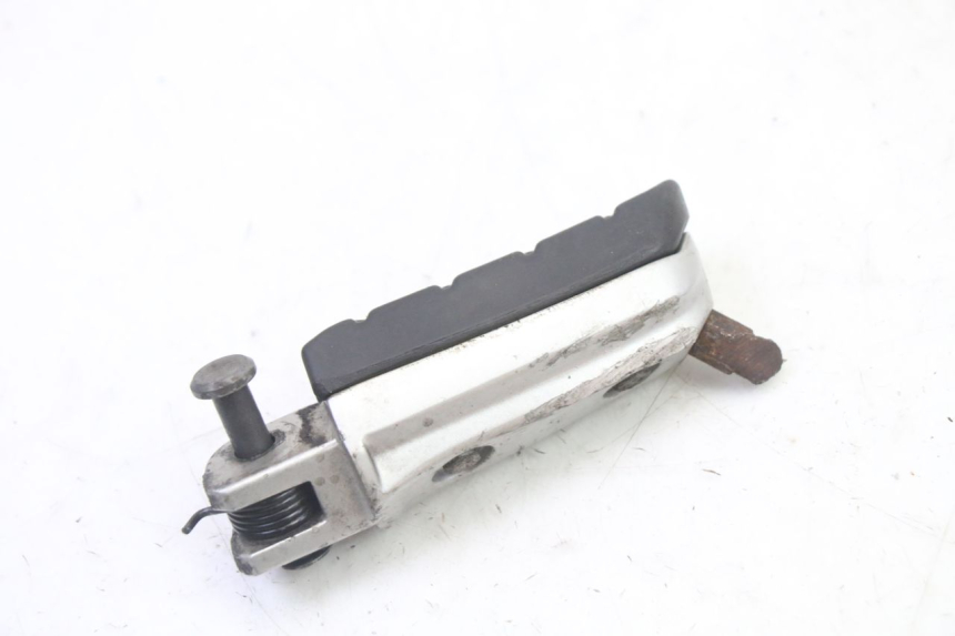 photo de PEDANA ANTERIORE SINISTRA BMW G310 R 310 (2016 - 2020) - Primo piano tecnico