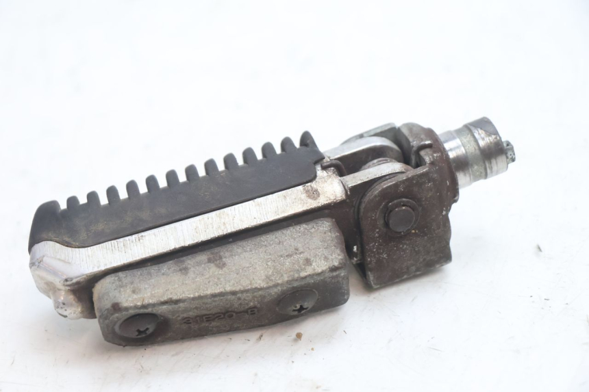 photo de PEDANA ANTERIORE SINISTRA SUZUKI GSF N BANDIT 1200 (2001 - 2005) - Dettaglio del componente