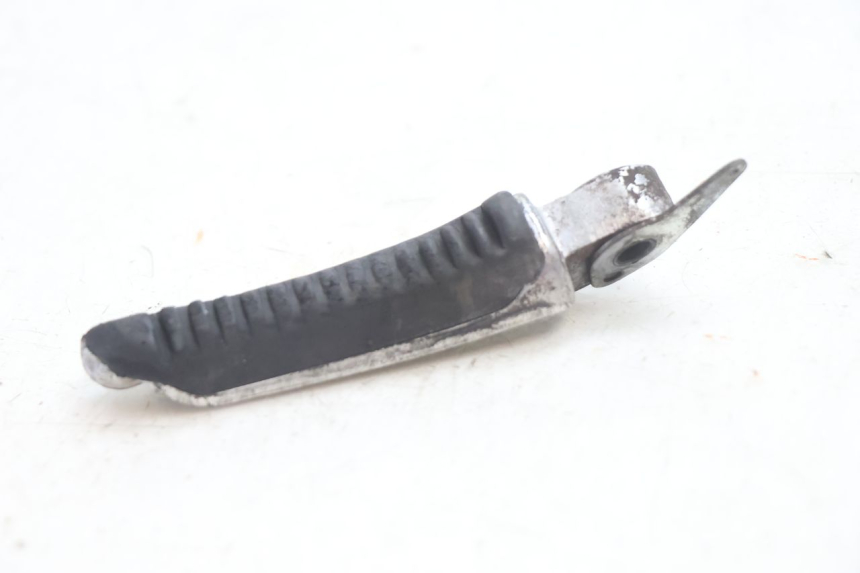 photo de PEDANA ANTERIORE SINISTRA SUZUKI GSX F GSXF 750 (1988 - 1998) - Zoom sullo stato d'uso