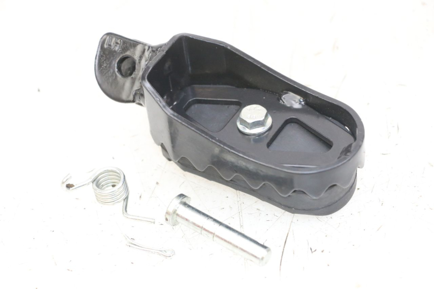 photo de PEDANA ANTERIORE SINISTRA ROYAL ENFIELD SCRAM 411 (2022 - 2024) - Zoom sullo stato d'uso