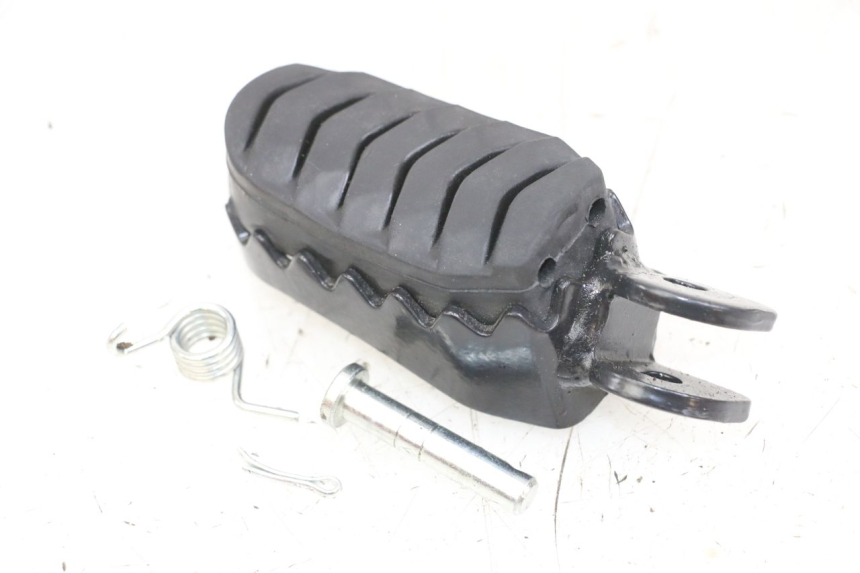 photo de PEDANA ANTERIORE SINISTRA ROYAL ENFIELD SCRAM 411 (2022 - 2024) - Altra angolazione