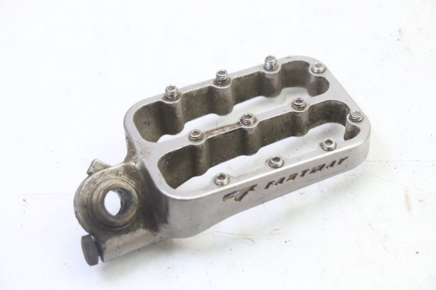 photo de PEDANA ANTERIORE SINISTRA KTM SUPERENDURO R 950 (2005 - 2009) - Altra angolazione