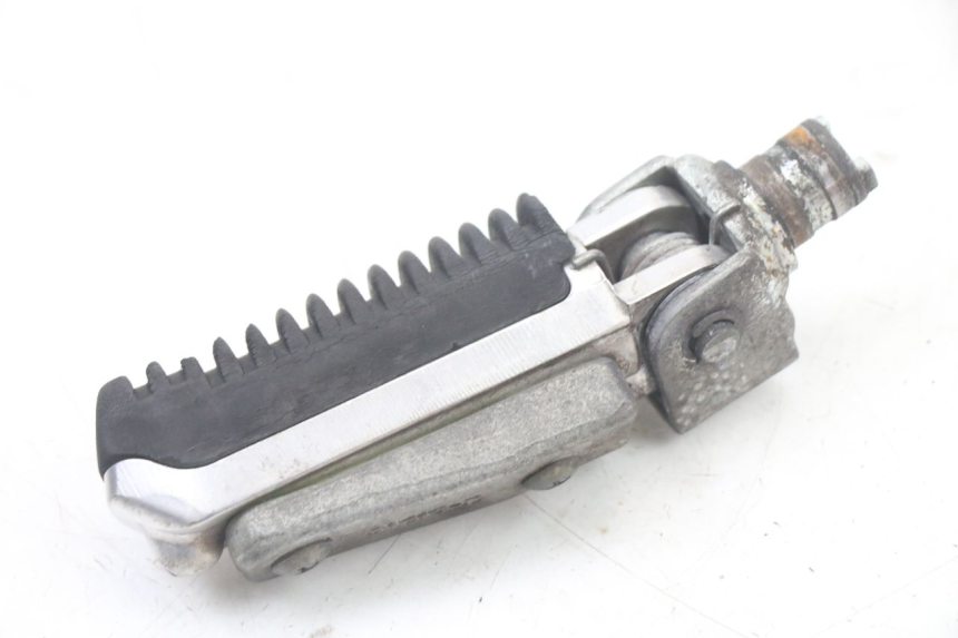 photo de PEDANA ANTERIORE SINISTRA SUZUKI GSF S BANDIT 600 (2000 - 2004) - Altra angolazione