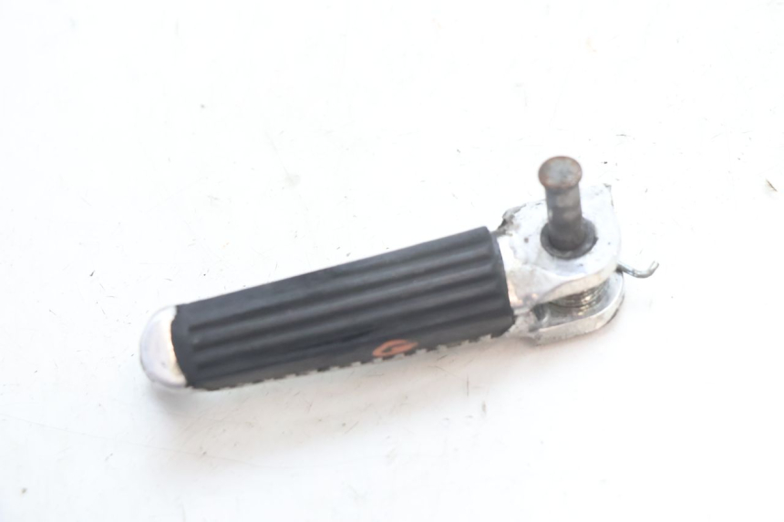 photo de PEDANA ANTERIORE SINISTRA SUZUKI SV S 650 (2003 - 2009) - Dettaglio del componente