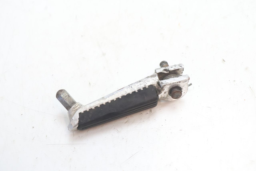 photo de PEDANA ANTERIORE SINISTRA SUZUKI SV S 650 (2003 - 2009) - Zoom sullo stato d'uso