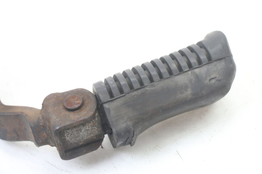 photo de PEDANA ANTERIORE SINISTRA YAMAHA SR 125 (1982 - 2003) - Dettagli dei punti di fissaggio